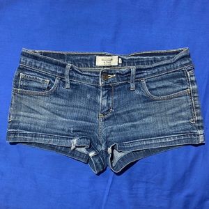 Abercrombie $Fitch Distressed Low Rise Shorts. Size 4